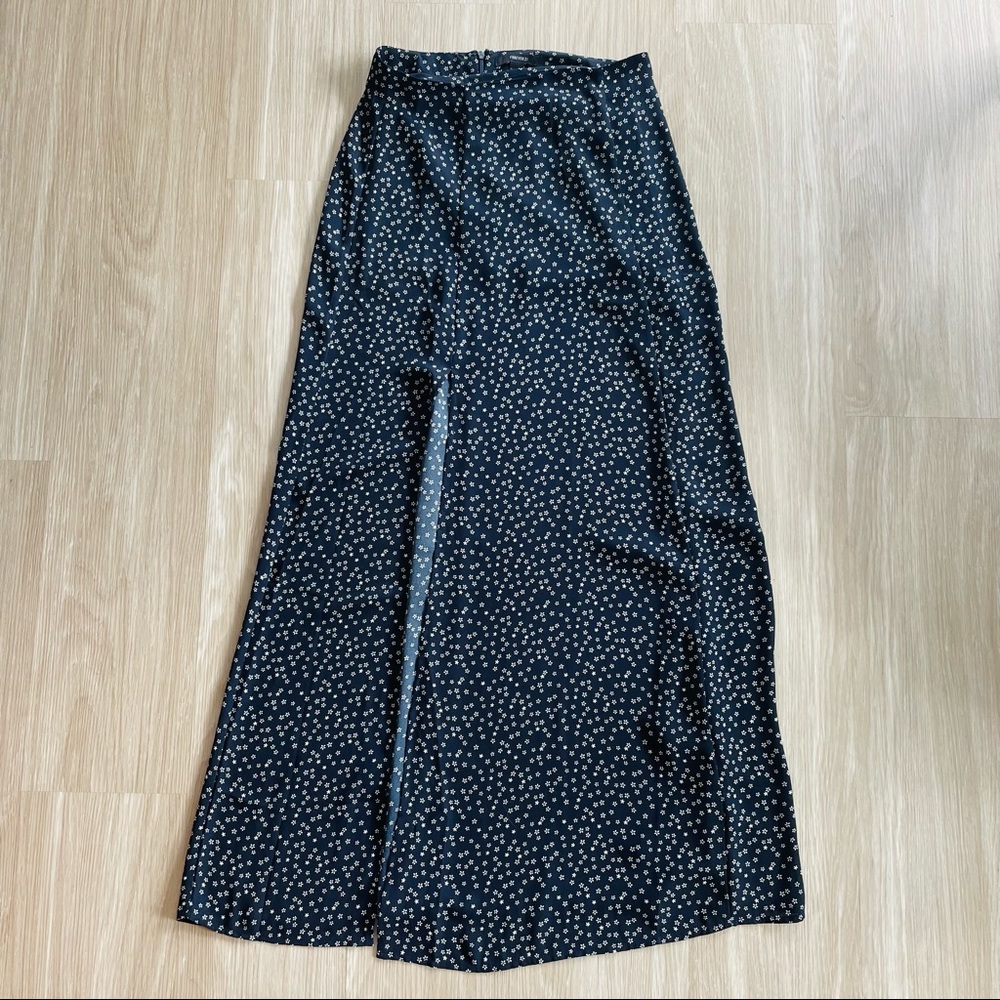 2/$15 F21 High Waisted Ditsy Floral Split Thigh Maxi Skirt